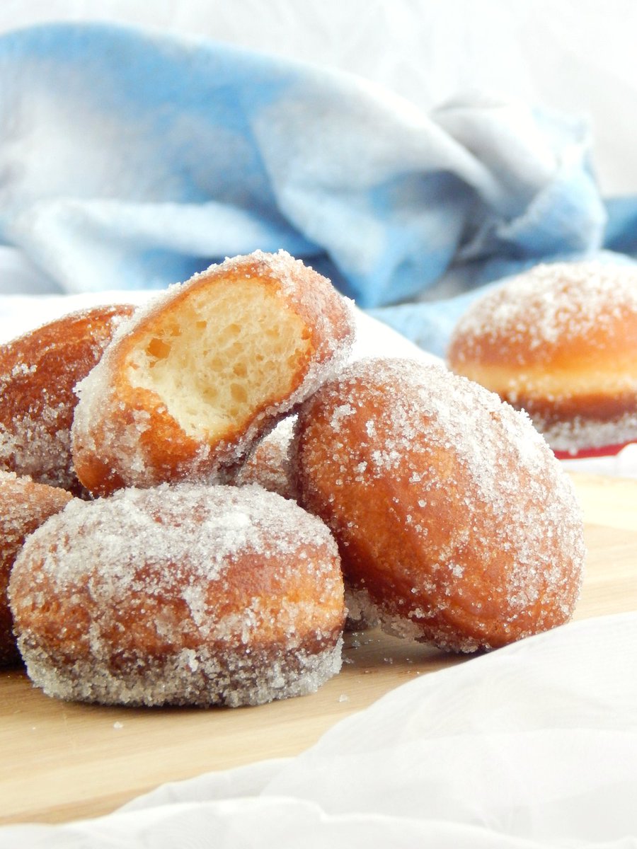 ActividadProduc's tweet photo. #AP #Radio #Recetazas #ElMomentoDeMarisa
Esta semana nuestra especiaista gastronómica Marisa Elsesser nos enseña a preparar exquisitas bolas de fraile. Para chuparse los dedos… https://t.co/4fEb1cbnbn