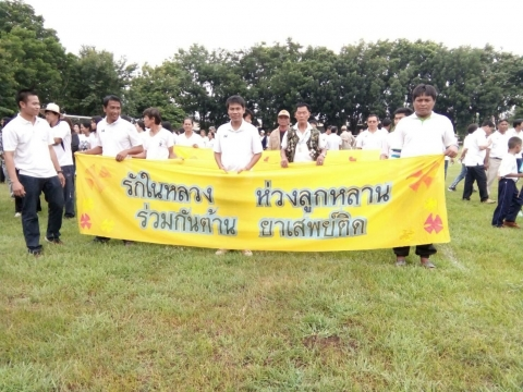 PikaPhu_TH's tweet photo. สลิ่มบอกว่า #ม112 ไม่ควรได้ประกันตัว เพราะ
- คนส่วนใหญ่ไม่ได้เดือดร้อนกับ 112 
- 112 ไม่ได้ทำใครเดือดร้อน 

แต่ #สลิ่ม ดูไม่เดือดร้อนกับ
- ราชายาเสพติดที่ได้พระราชทานอภัยโทษ
- #มันคือแป้ง ที่ได้เป็น รมต
- หรือจะบอกว่า #ยาเสพติด ไม่ได้ทำให้ใครเดือดร้อนเหรอ? 

ตรรกะวิบัติดีนะครับ😌 https://t.co/JkbgRhtAVg