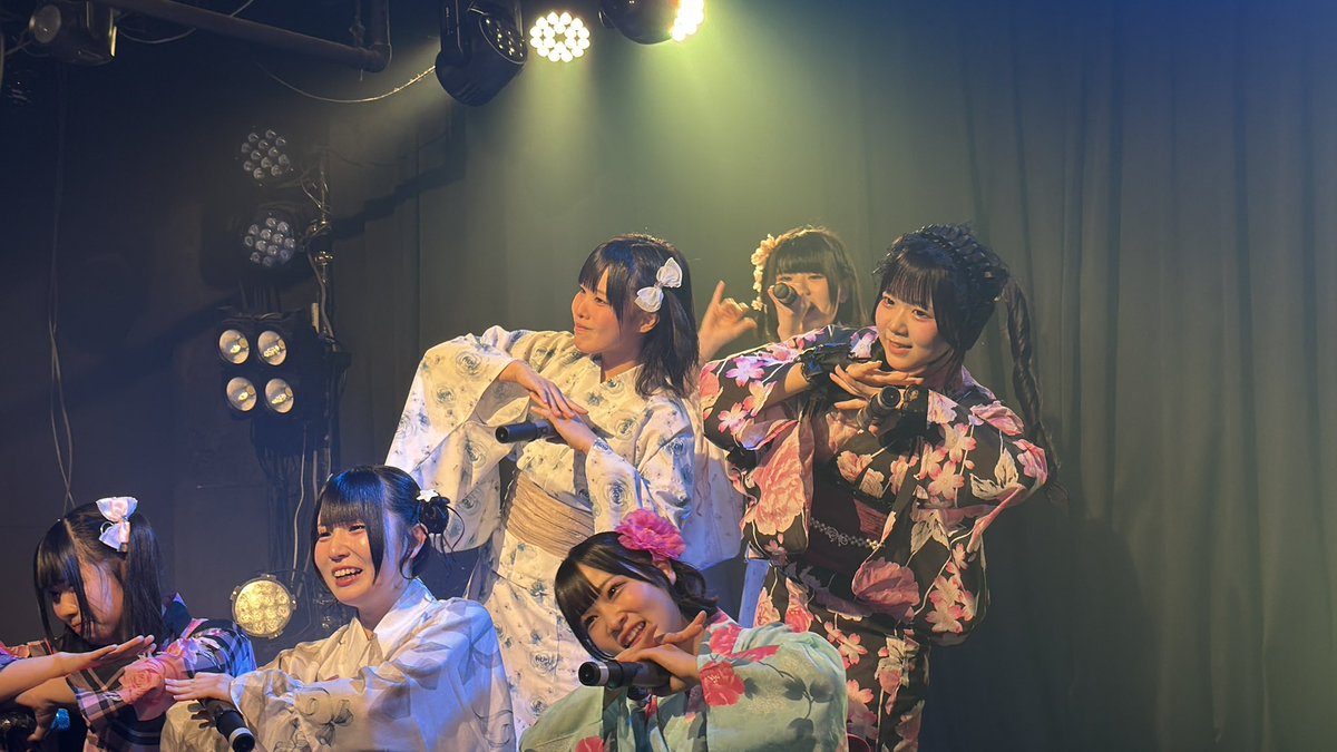 takeuchi_fhaooo's tweet photo. 本日はライオンシアターでななミル定期でした。いざ参らんとのツーマンライブでどちらも浴衣姿で艶やかな楽しいライブでした。最後は盆踊りということでダンシングヒーローをみんなで踊りました。 https://t.co/tSgl30oeHI