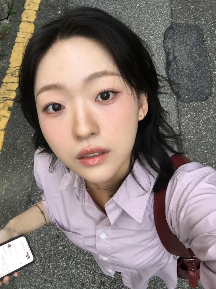 uruururis's tweet photo. イエベ春向けカラー+紫でできる低彩度メイクは1、2枚目のような色味。ブルベ冬でもニュートラルカラーが耐えられる人にはおすすめです。ちょっとの黄みも耐えられない‼️青み重視‼️という方は3、4枚目のような色味を目指すといいと思う。どっちのパターンもおすすめのコスメ見付けたので後で紹介します https://t.co/bo8oNEniE9