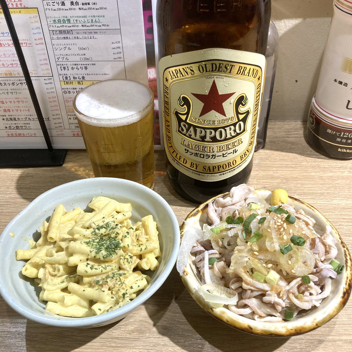 hoppy5126's tweet photo. 今宵の晩酌は
サッポロ<赤星>440円、つまみはカレーマカロニサラダ190円、酢もつ、水茄子の山椒揚げ 各290円、入場料200円の計1410円に5%割引、消費税外税、端数丸めで締めて1470円でした。
ごちそうさまでした(^ ^)
#ほていちゃん
#ふれあい酒場ほていちゃん船橋店
#サッポロラガービール
#赤星 https://t.co/tFPPOCMz0V