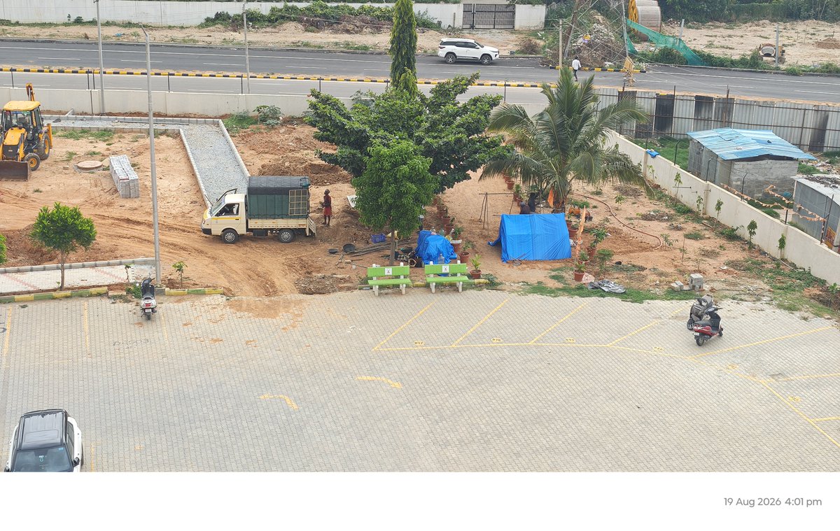 KarBiswojit's tweet photo. @BDAOfficialGok  Why are tents being installed inside Konadasapura Ph2 to accommodate labourers? What safety, security and hygiene risks have been assessed? Is this a standard practice in occupied residential societies in Bengaluru? Residents deserve a clear explanation. https://t.co/2WLpBTPNjD