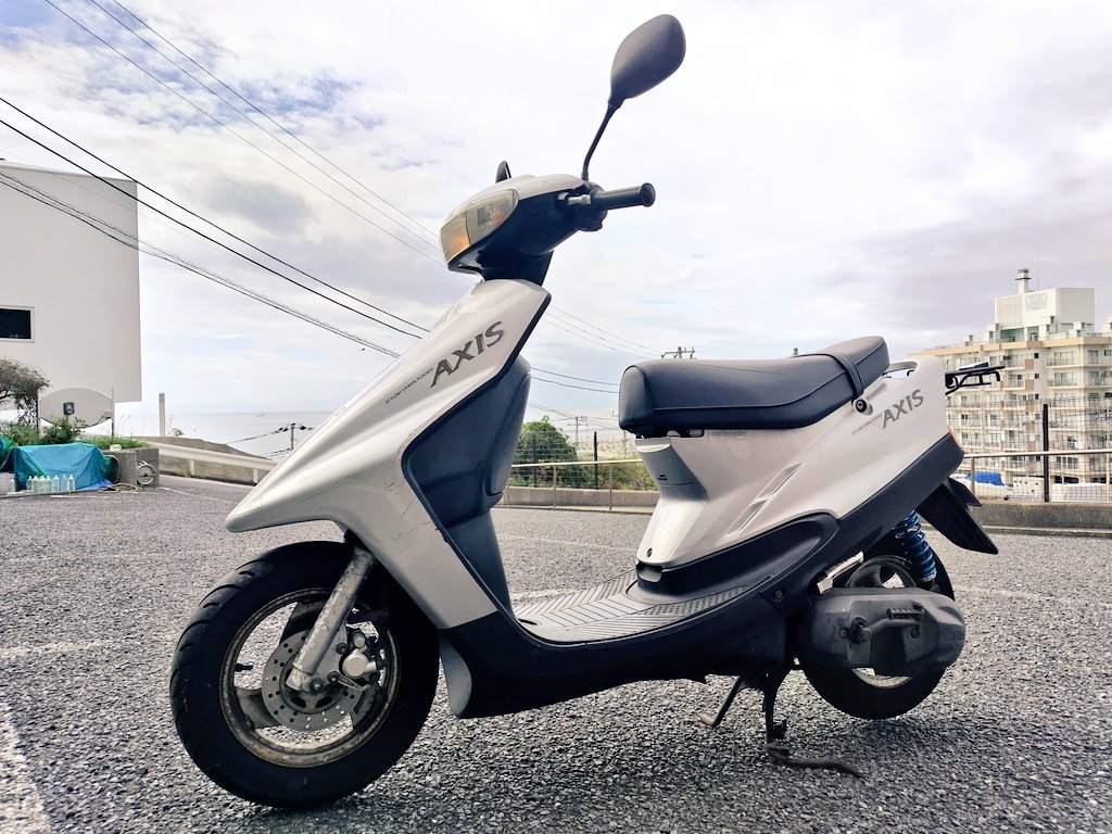 RZ250KaiYokoSka's tweet photo. 8/19🏍️#バイクの日
と言うことで🎶
6月末に10年近く「直す治す詐欺」だったので
取り敢えず「リターンライダー」なるべく増車
#SUZUKI
#ST250E
1998年式
#YAMAHA
#AXIS90
28年会社の足として活躍
1996年購入
YAMAHA
#RZ250
30年前に雑誌の売買欄にて購入
※早く直して2stリターンを実現するぞ‼️ https://t.co/eD4VsBo1Yv