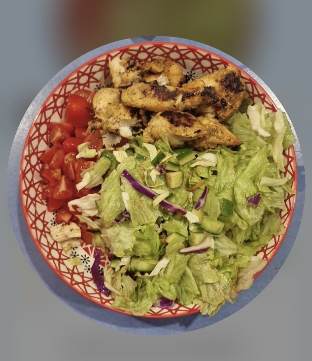 Dontbefatlikeme's tweet photo. omad 🫶 before my spinal nerve block tomorrow im soo anxious 😭 having chicken tonight so maybe i wont faint as much when i have to go out. today was awful i was up and down like a yoyo https://t.co/4CeoUK0uu7