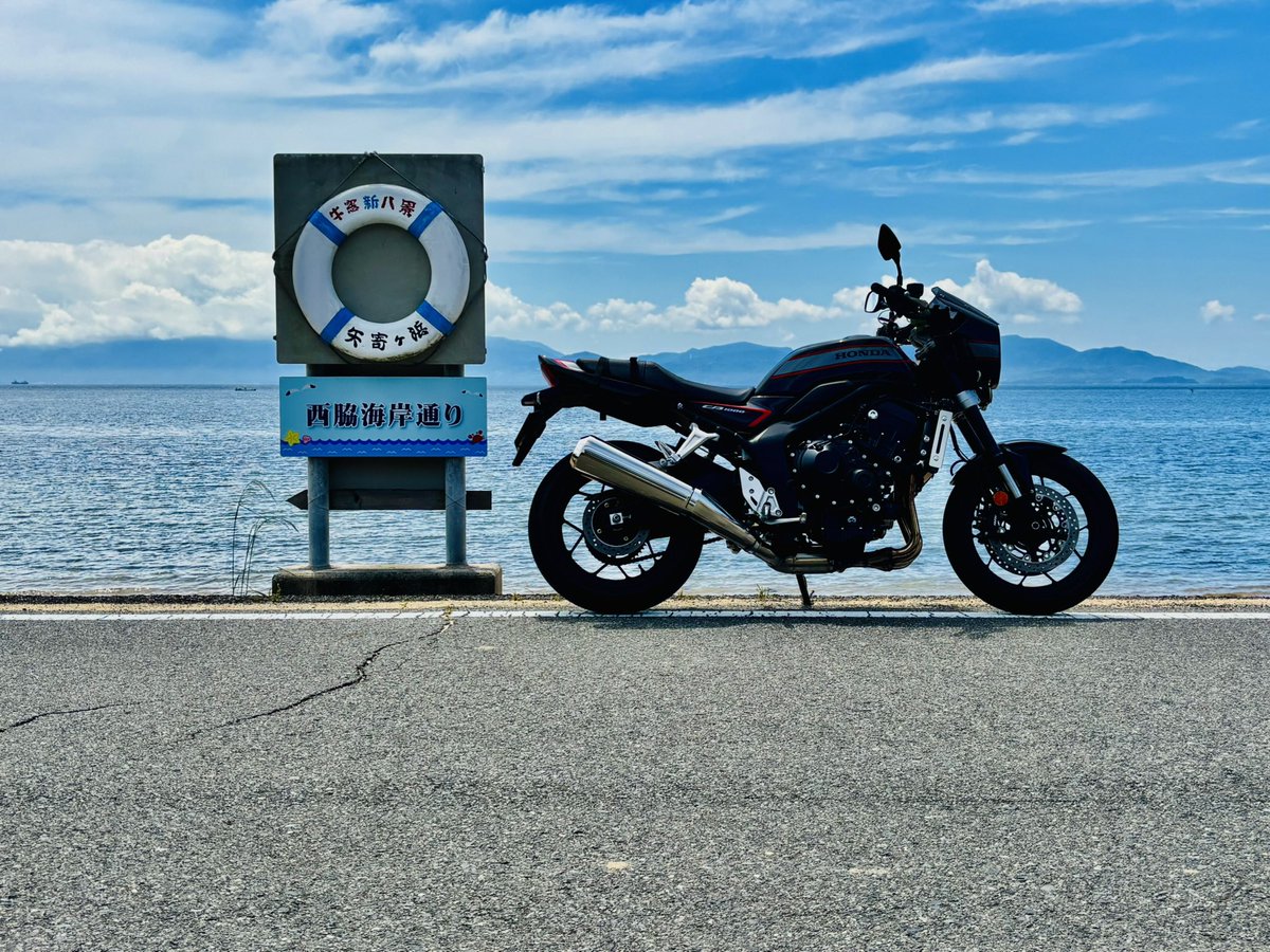 manmo0620's tweet photo. 🏍️8月19日は #バイクの日！

バイクって、ただの移動手段じゃない。

走る。
見る。
食べる。
撮る。
そして、また走る。

一度ハマったら抜け出せない😂

これからも安全運転で、CB1000Fと最高の思い出を増やしていきます！

#バイクの日2026 #819はバイクの日 #CB1000F #ツーリング https://t.co/UpfNircbiQ