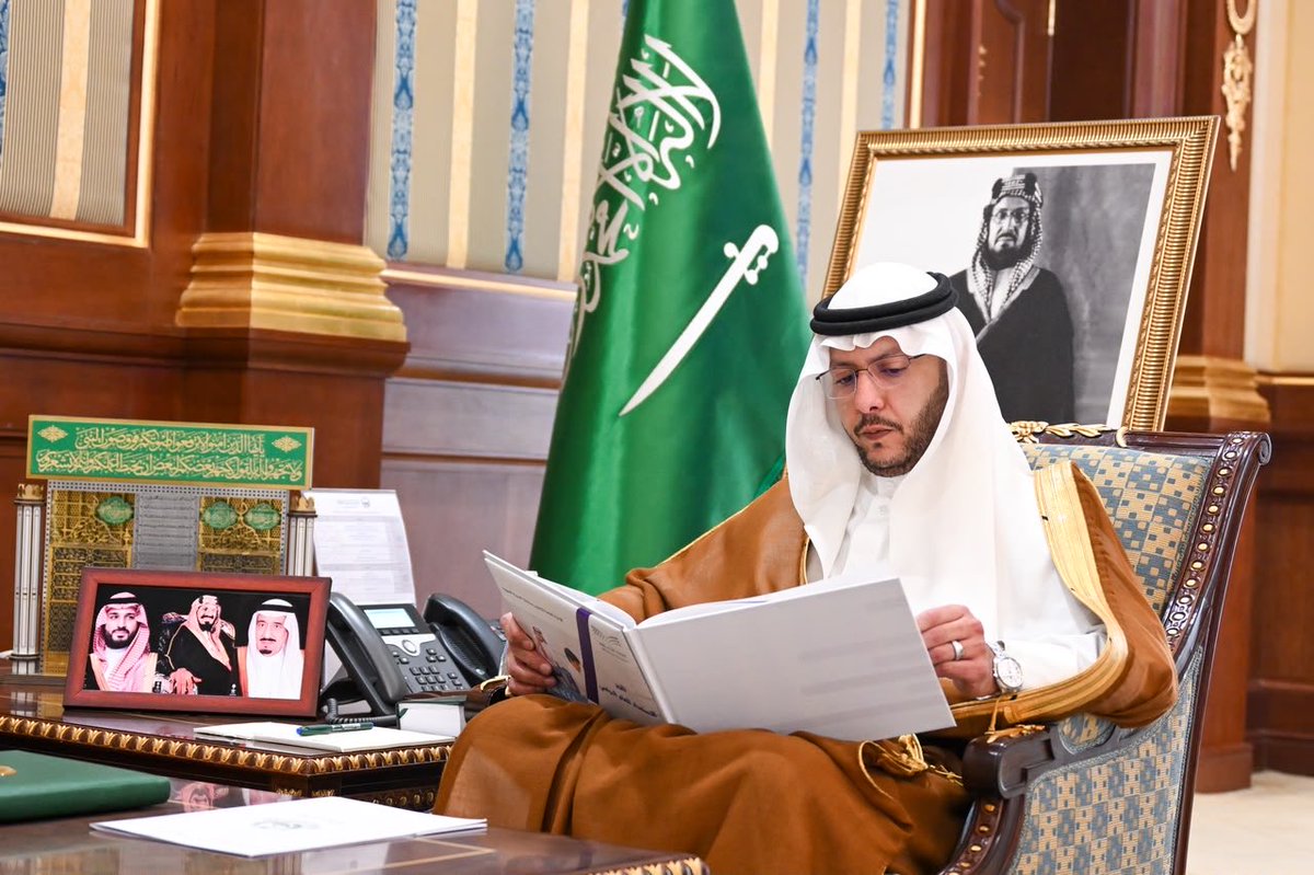 imarat_almadina's tweet photo. سمو نائب أمير منطقة #المدينة_المنورة #سعود_بن_نهار يستقبل مدير عام التعليم بالمنطقة ناصر العبدالكريم، ويطلع على استعدادات قطاع التعليم لانطلاق العام الدراسي 1448هـ، وخطط الإدارة لاستقبال أكثر من 500 ألف طالب وطالبة في 2631 مدرسة. https://t.co/G6vBXhatdg
