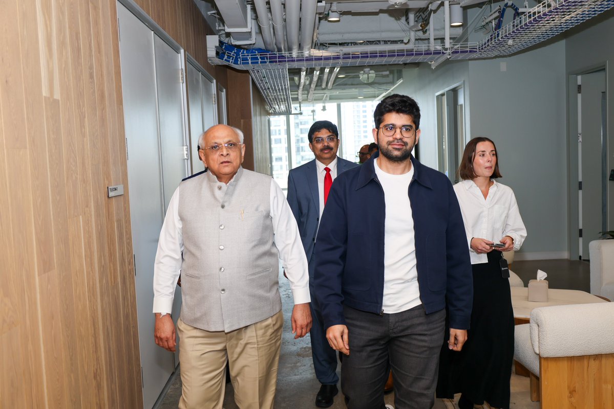 CMOGuj's tweet photo. મુખ્યમંત્રીશ્રીએ પર્પ્લેક્સિટીના CEO શ્રી અરવિંદ શ્રીનિવાસ સાથે વન-ટુ-વન બેઠક યોજીને ગુજરાતમાં એન્જીન્યરીંગ તેમજ રિસર્ચ એન્ડ ડેવલપમેન્ટ માટે પર્પ્લેક્સિટીની પ્રેઝન્સ સ્થાપવાની સંભાવનાઓ અંગે ચર્ચા-વિચારણા કરી હતી.

શ્રી અરવિંદ શ્રીનિવાસે ગુજરાતમાં ડેટા સેન્ટર સેટ-અપ અથવા ડેવલપર અને પર્પ્લેક્સિટી વચ્ચે હાઈબ્રીડ સેટ-અપની દિશામાં પણ રસ દાખવ્યો હતો.