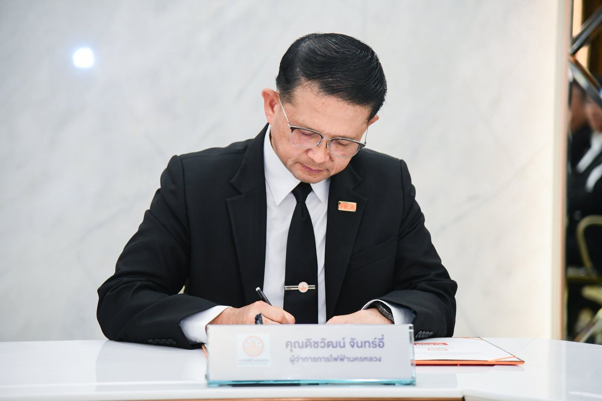 mea_news's tweet photo. MEA จับมือ ธอส. ต่อยอดความร่วมมือ เชื่อมบริการพลังงานของ MEA กับสินเชื่อและสิทธิประโยชน์ G H BANK Big Family หนุนประชาชนเข้าถึงพลังงานสะอาดอย่างยั่งยืน

คลิก: https://t.co/iVmrGwTjL7

#MEA #ธอส #GHBank #GHBankBigFamily #MEAei #SolarRooftop #EVCharger #MEACRM #พลังงานสะอาด https://t.co/nO4jRajJ6v