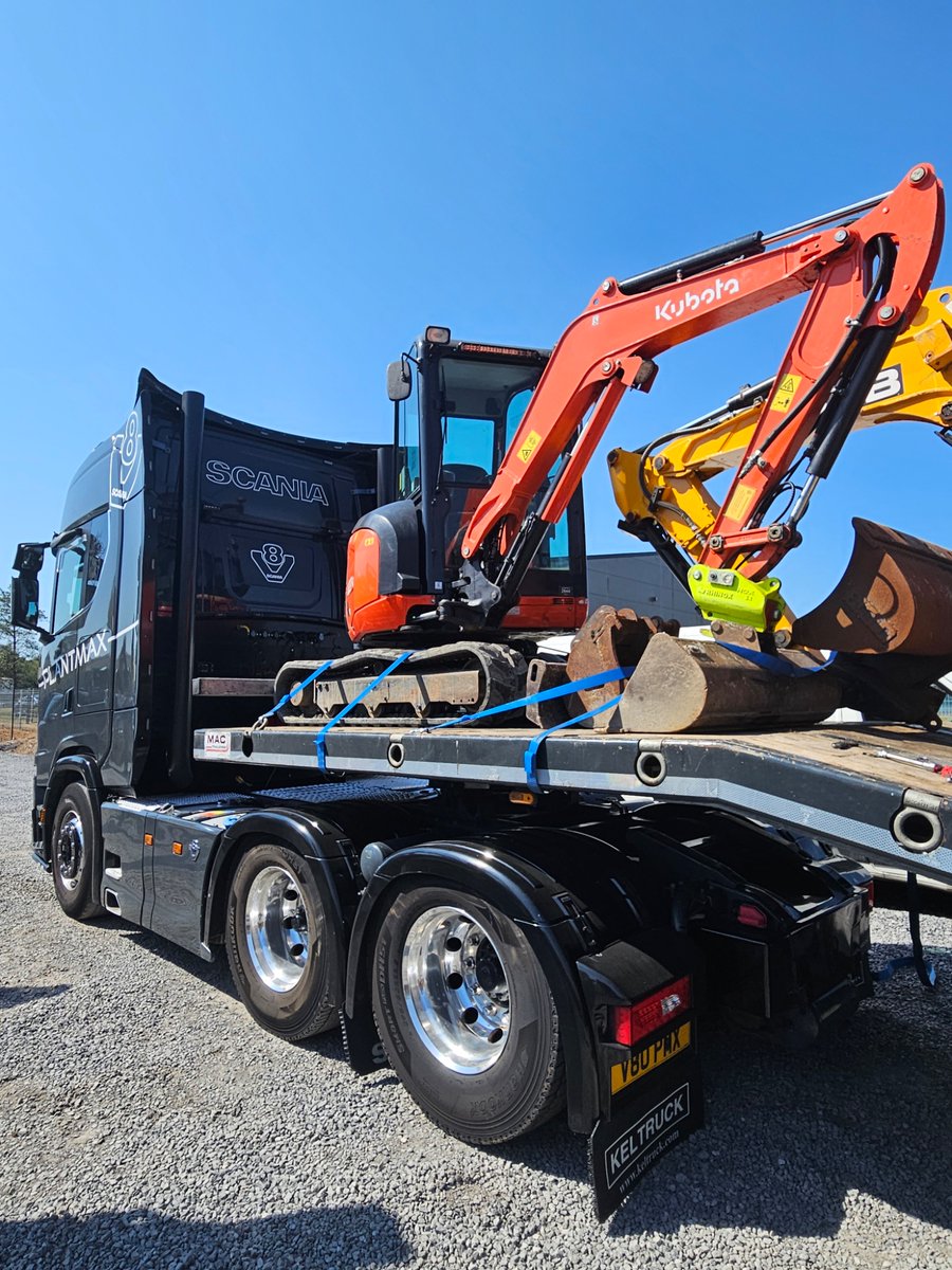 PlantMaxUK's tweet photo. Nice Kubota U27 with New hydraulic hitch and LED light bar fitted for customer 👌 https://t.co/QD3xuUYBCZ