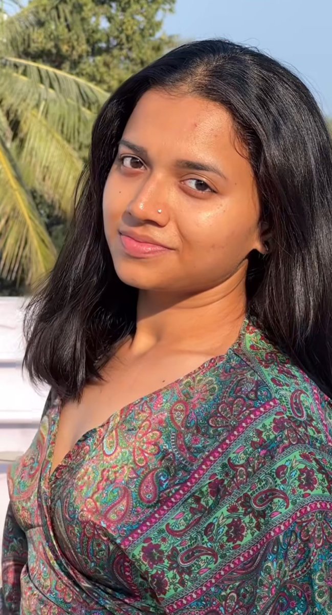 meena14p's tweet photo. Purushan munnadi iva motha udambum othu anubavichi face nakki vaaila kaari thuppi lip la kiss pannanum shh thakkali maari erukaley otha ivala antha thaali ooda othu nasam pannanumnudii avusiri munda shhh ✊😮‍💨🥵 https://t.co/c8E1vzw0Qb