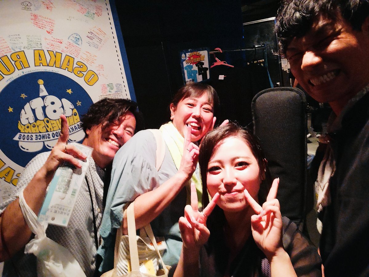 arimatomoho's tweet photo. 大阪ルイード18周年記念イベント！イツメンでゆる〜くお祝い！
開演直前に僕以外の全員がハンバーグ喰いに行って、1人きりの楽屋で怒りの１枚を添えて。
来年は怒りのミ��サイゼって曲でも作りたいと思います！

耐えきれる世界
ユメヨゴシ
Sorry isn't going to cut it.
マイナーペース
だいじょうぶ https://t.co/zfR6iIQ5ne