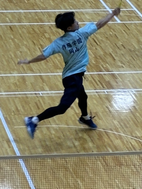 sakuyoHS's tweet photo. 作陽バドミントン部ブログより
全日本ジュニア県予選に11人がCHALLENGE
8月9.10.11日
初日のダブルス、女子1ペアが初戦突破
1日目の女子シングルス、1人は3回戦進出
3日目の男子シングルス、1名は3回戦進出
現時点での自身の力を知る
貴重な経験になったと思います。
https://t.co/Em1cqGjXL9 https://t.co/7zhSf1R5gp