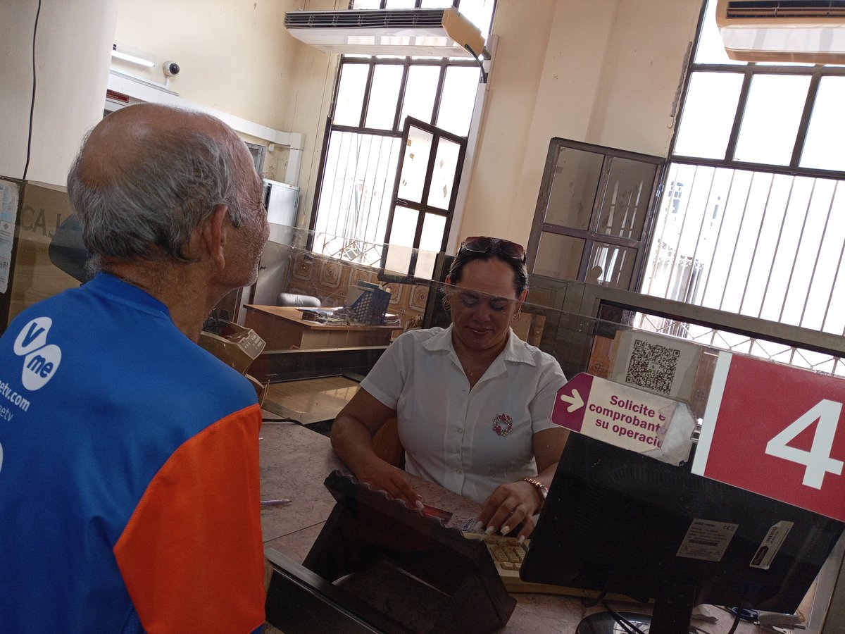 lisreyna91's tweet photo. 🥰 Primer día de pago a jubilados, transcurrió satisfactoriamente 👌.
Sucursal 7️⃣6️⃣0️⃣1️⃣ de Bandec Manzanillo
#BandecGranma
#BandecInforma https://t.co/d4WiwAI86A