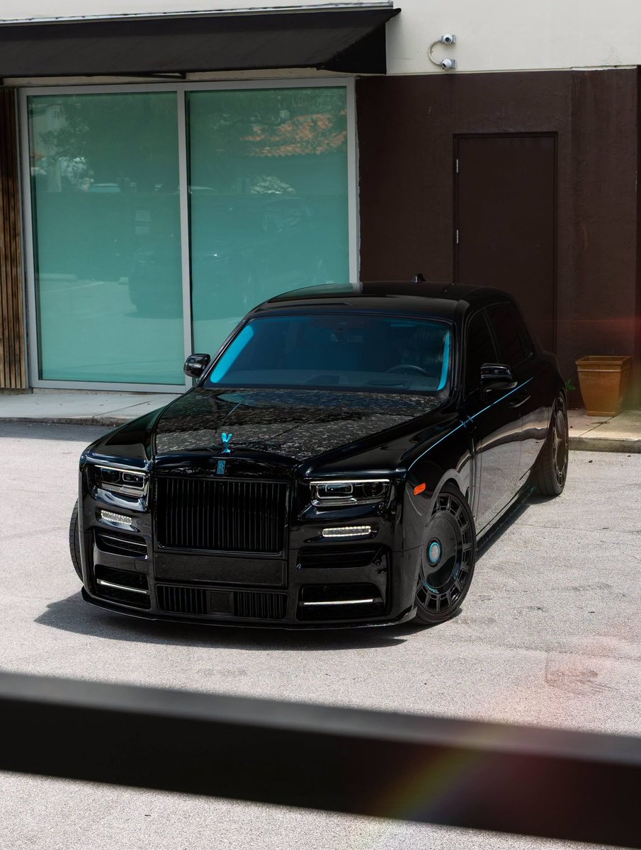 OnyitexHQ's tweet photo. Rolls-Royce Phantom https://t.co/7Nwh6wP9r1