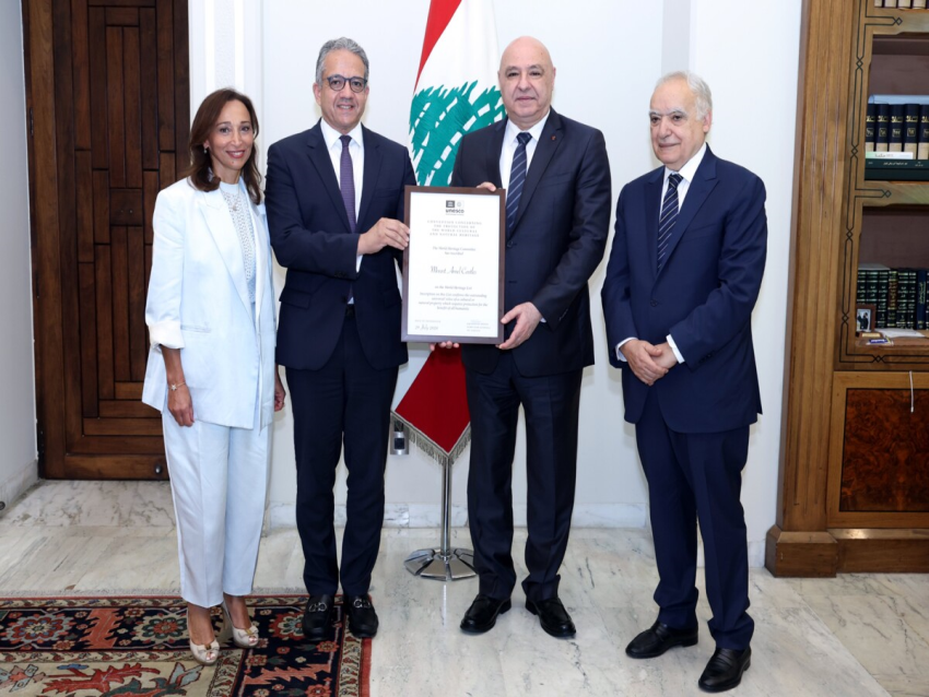 internatio79191's tweet photo. عون تسلم شهادة عن قرار الاونيسكو ادراج قلاع جبل عامل في قائمة التراث العالمي المعرّض للخطر

#لبنان 
https://t.co/voj9L7ryT6 https://t.co/DUZzi80KB2