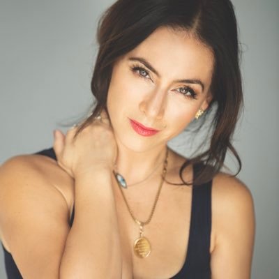 raulbrindis's tweet photo. Feliz cumpleaños Claudia Lizaldi @ClaudiaLizaldi la actriz, conductora y modelo nació #UnDiaComoHoy 19 de Agosto de 1978 en la Ciudad de México. https://t.co/b5GlFsFHqa