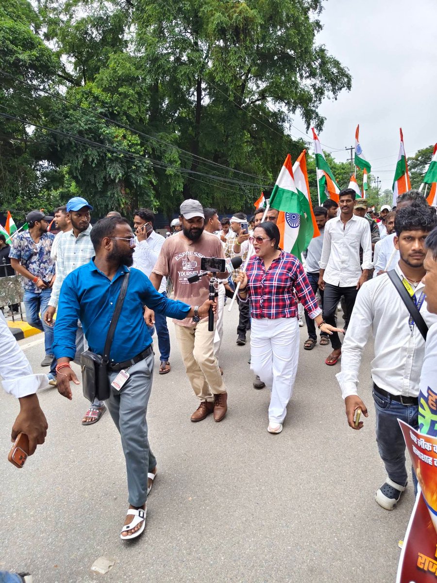 Chandnisinghrjd's tweet photo. जुल्म और अत्याचार के खिलाफ लोक-भवन मार्च l
#protest #tejashwiyadav #lokbhawan https://t.co/6haZAvAG95