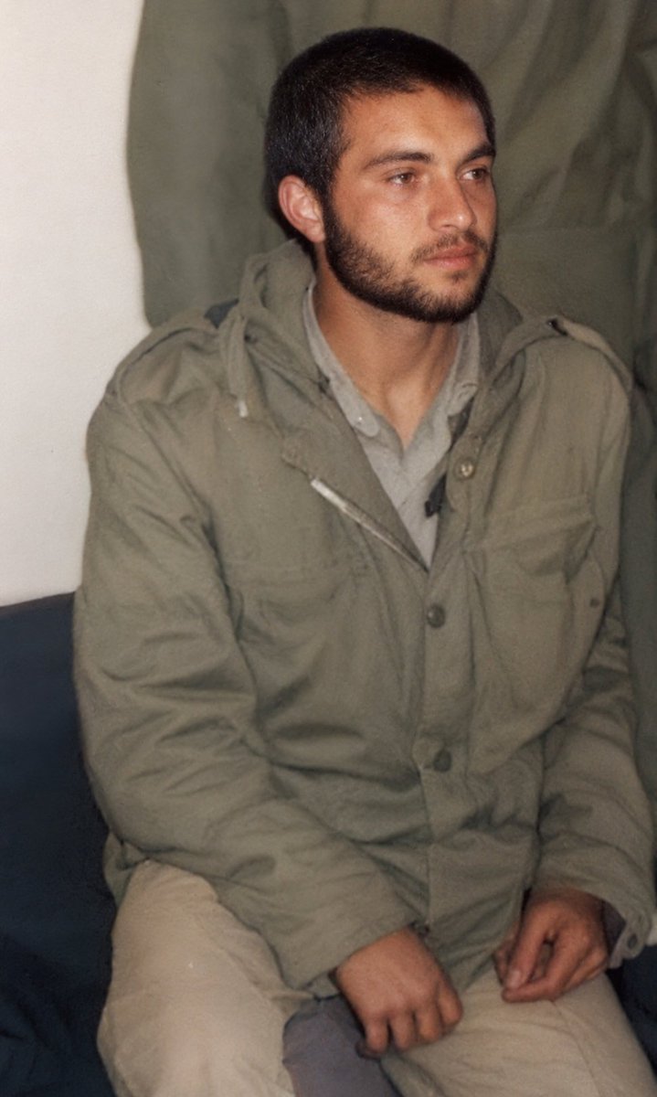 zeus__2098's tweet photo. درد فراق ۴۳ ساله را فقط یک مادر می تواند با تمام وجود درک کند.
اما کجاست مادر ....

#یار_همت https://t.co/nZqFTvNCRm