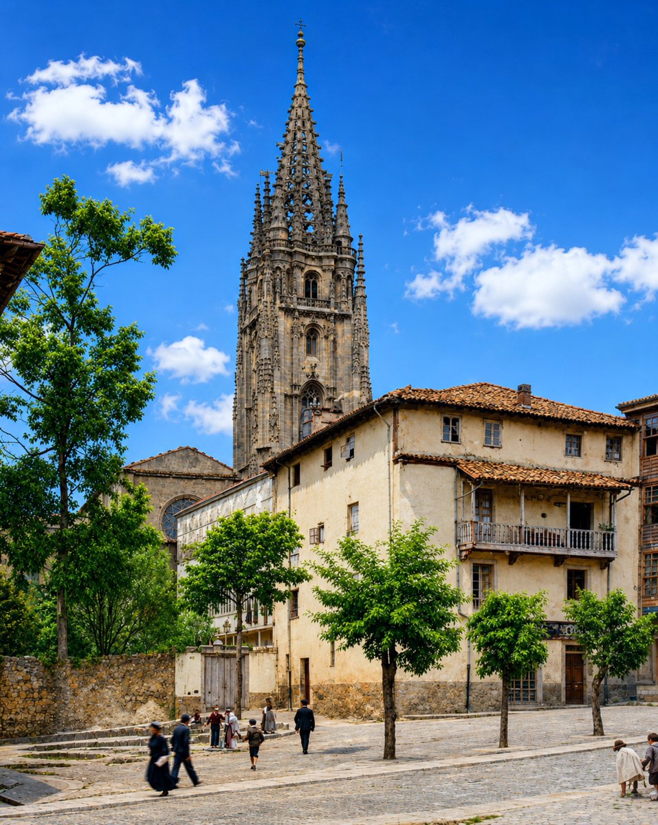 fagotadovd's tweet photo. La Catedral de Oviedo a principios del siglo XX y en la actualidad, desde el mismo lugar y con la misma perspectiva. https://t.co/BHY5kNB1oI