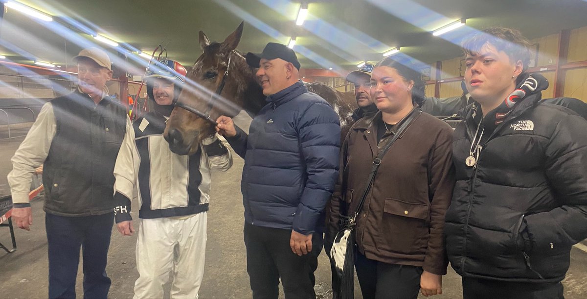 Bdtc150's tweet photo. SHAQ THE ANVIL (John Caldow/Shane Hoban) returns to winning form in the DURHAM PARK TROT @Bdtc150 tonight. Congratulations to GB &amp; A Wilson J Glavas SF Hoban https://t.co/oolCFEYQHg