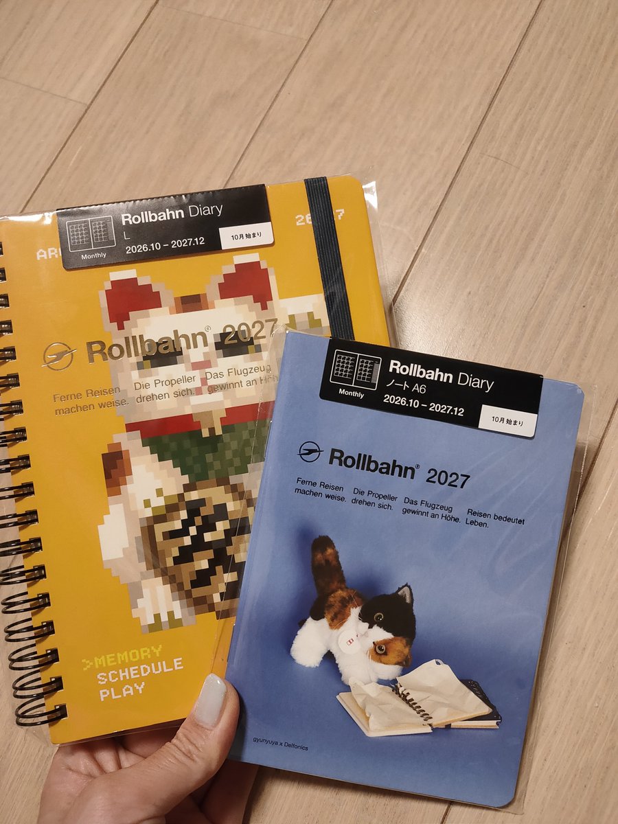 Ddevelopment863's tweet photo. 久々ロルバーン📓10月始まりがいっぱい出てたけど、絶対クリスマス前後のデザインがまたツボに決まってるので、とりあえず猫2冊( 'ч' ) https://t.co/EgZNciyURu