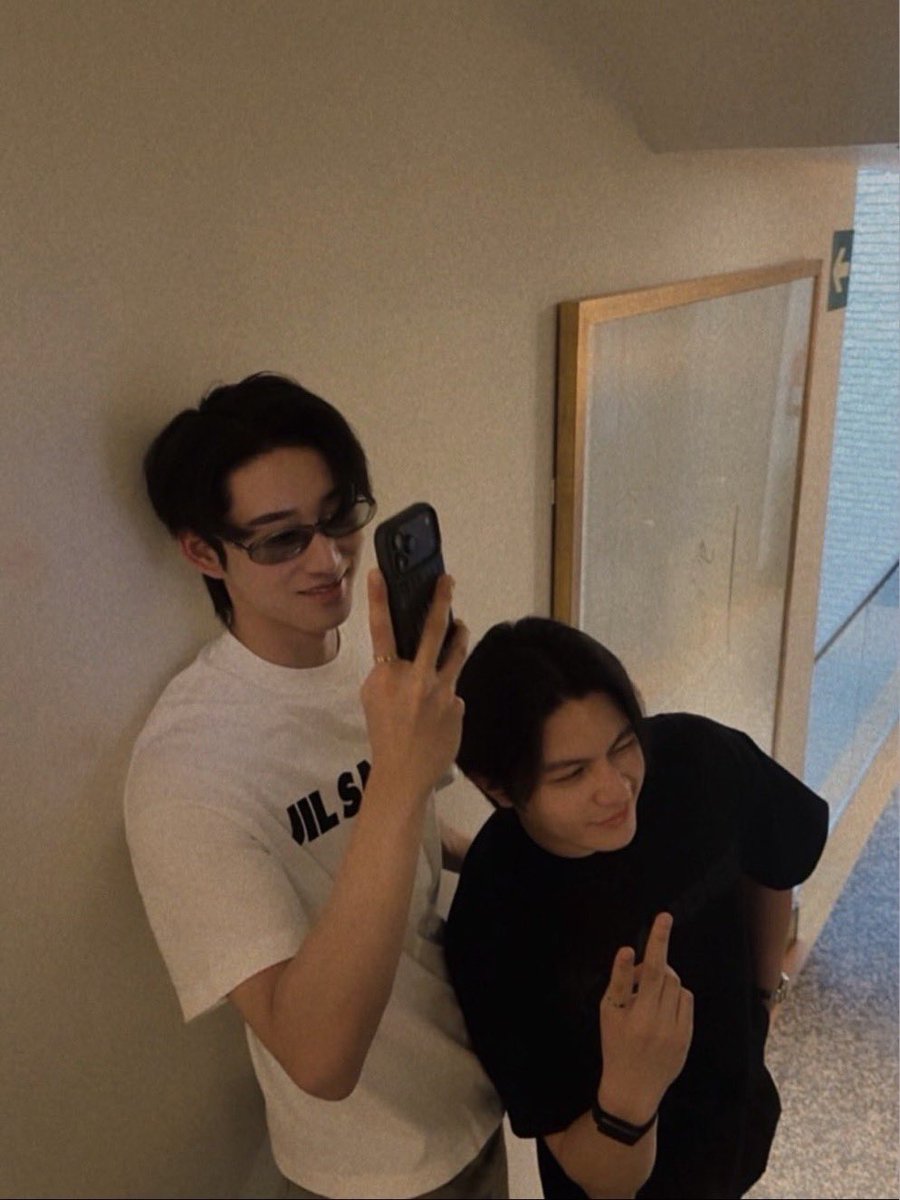 moonciip's tweet photo. บอกทีว่าไม่ใช่แหวนคู่กันนะมันจะมีคนเดรสจริงๆ😭😭😭😭😭😭 https://t.co/3fpI4U7ZIs