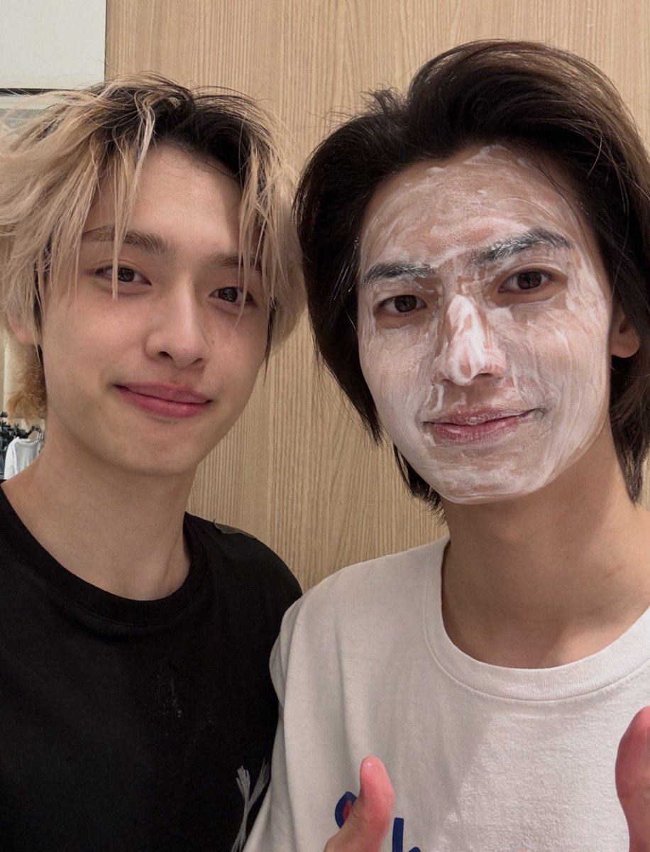 ddduuuu_ov's tweet photo. 자꾸 가슴이 너겟즈하라고 시킴
……이젠 나도 못참겟다
오늘부터 너겟즈 제 맘 속 1위로 품겠슴니다 https://t.co/mLUO56wFbh