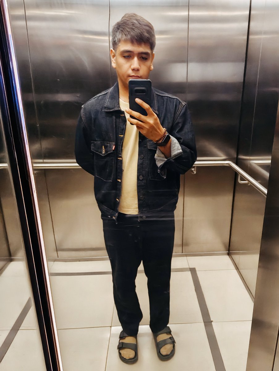 sencen's tweet photo. Yung pag maulan, slippers talaga. 🩴🩴 https://t.co/1IYVs7873p