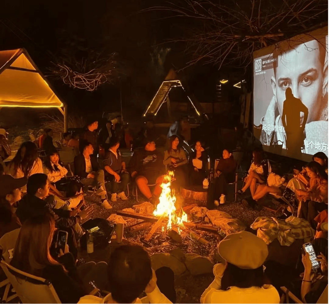 LilyJacoxtn's tweet photo. Noche estrellada en el campo, olor a lea quemada y risas que se mezclan con el viento. Vida al aire libre que llena el alma! https://t.co/PmWOiu6Ph0