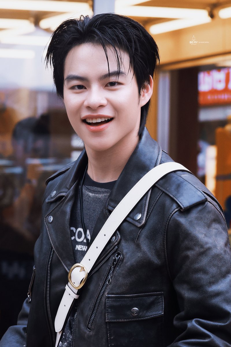 040716net's tweet photo. 260819

คิดถึงคร้าบบบบบบบบบบ 🐻🤍

@Marckrisk 

COACH PLAY x MARCKRIS COPPER

#MARCKRIS
#CoachPlaySiamsquareXBUS
#BUSbecauseofyouishine https://t.co/rjf3Wgj9db