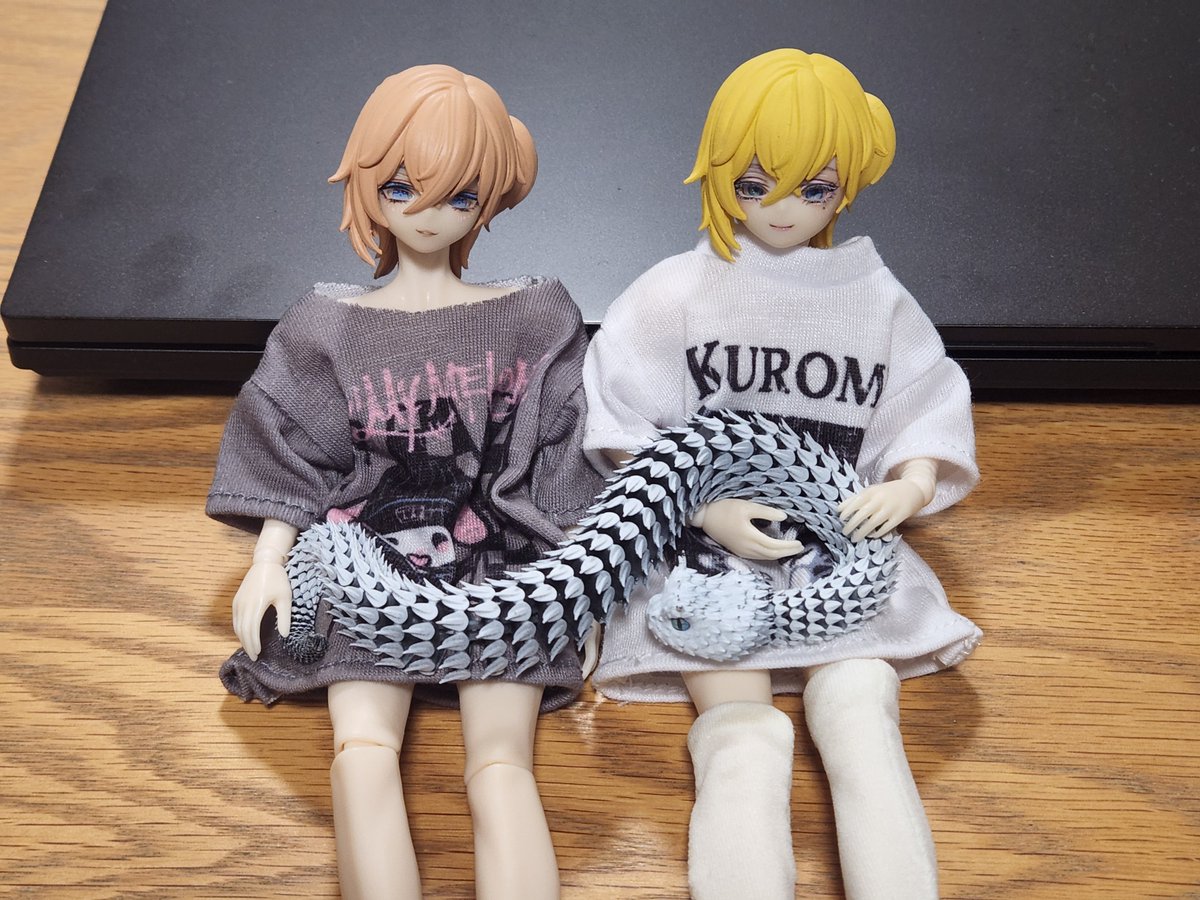 WRRRYYYYYY_YY's tweet photo. 首の襟を片方、切ってみたんだけどどうだろう🤔 https://t.co/hljNGy8g2m