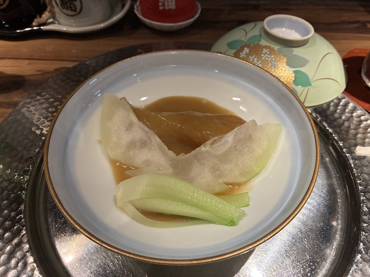 ryoribant's tweet photo. 鯛の炙り、鱧、キクラゲ、天使のエビ、蒸し鶏、広東ハム、フカヒレの白湯煮込み、北京ダック、甘鯛、大エビマヨ、和牛のXOソースと山芋饅頭の月見仕立て、鶏肉とネギの冷麺、マンゴープリン、ココナッツプリンの揚げ物。#私房菜すみよし https://t.co/DACnwaTdZQ