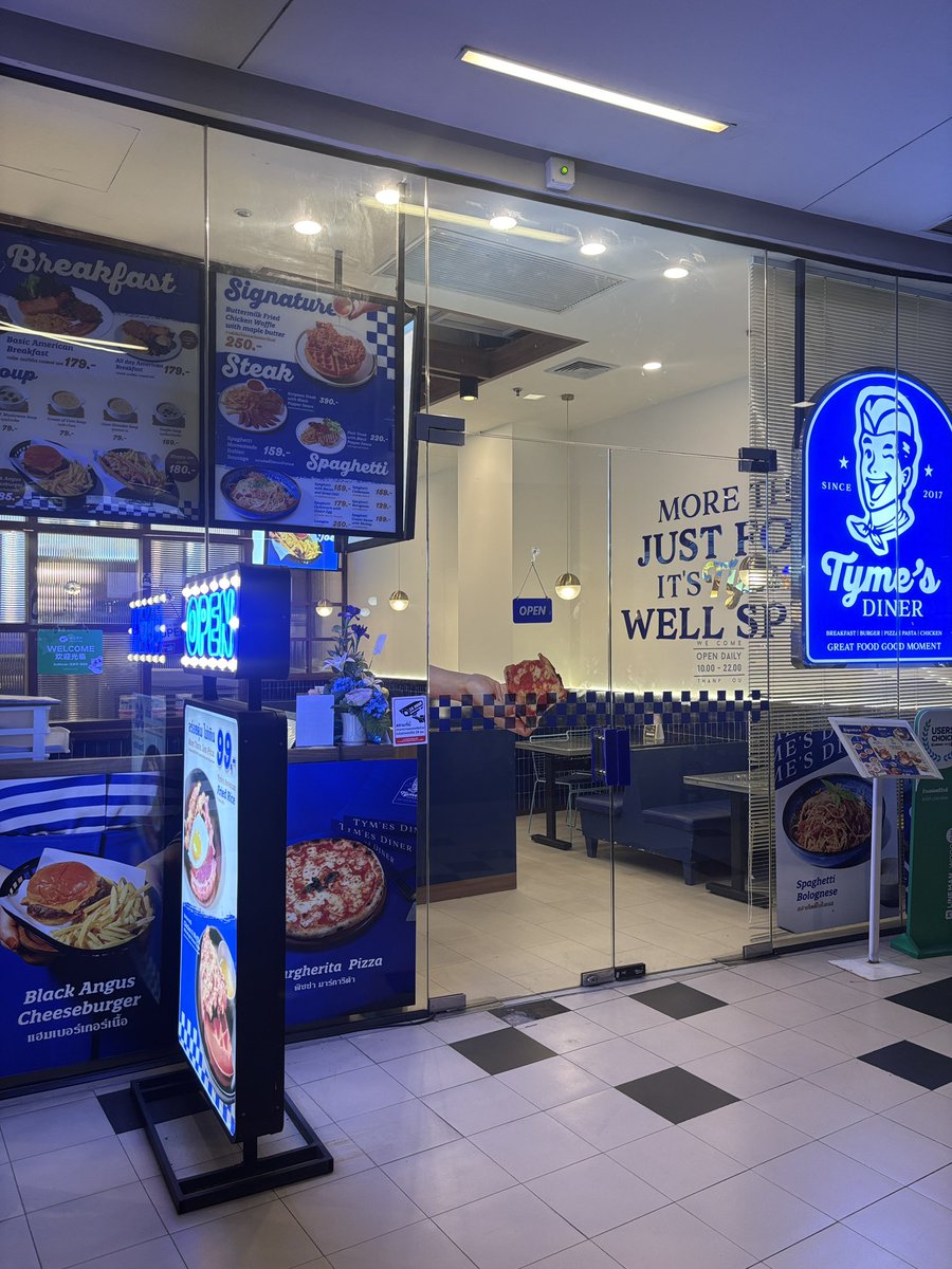viewwrs's tweet photo. ใครเคยกินร้านนี้ไหม ร้านอยู่ที่ siamsquare one เห็นมีโปร99฿ ไม่มีคนในร้านเลย และนี่เป็นเดียวในร้านตอนนี้ เดะมารีวิวน้าา😅 https://t.co/vPdJxAq2jY