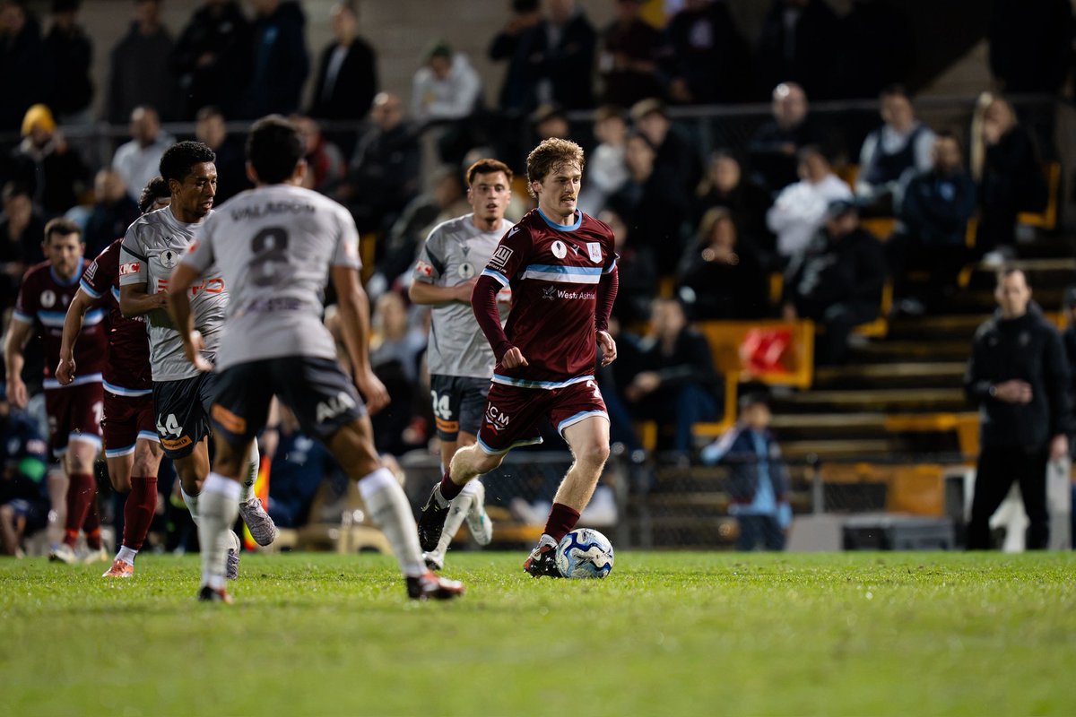 apialeichhardt's tweet photo. It is tight. It is tense. But you have been incredible, famiglia. Keep loud.
87': π 0-0 β¬οΈ | #APLvMVC #AustraliaCup #ForzaAPIA ππ©΅ https://t.co/LS69DduEB9