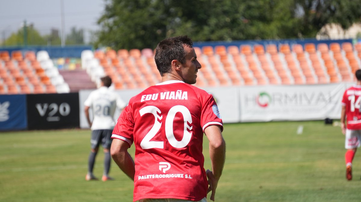 rsda_oficial's tweet photo. ⏰ 90’
⚽️ #RSDAlcalá 1-1 #GimnásticaSegoviana

✍🏼 Final en el Val. Empate en la última jugada del equipo visitante en un balón parado. Kevin Manzano anotó en la primera parte el único gol alcalaíno en el partido.

#PretemporadaRSD 🔴⚪ #VamosAlcalá https://t.co/LCBePu8j0I