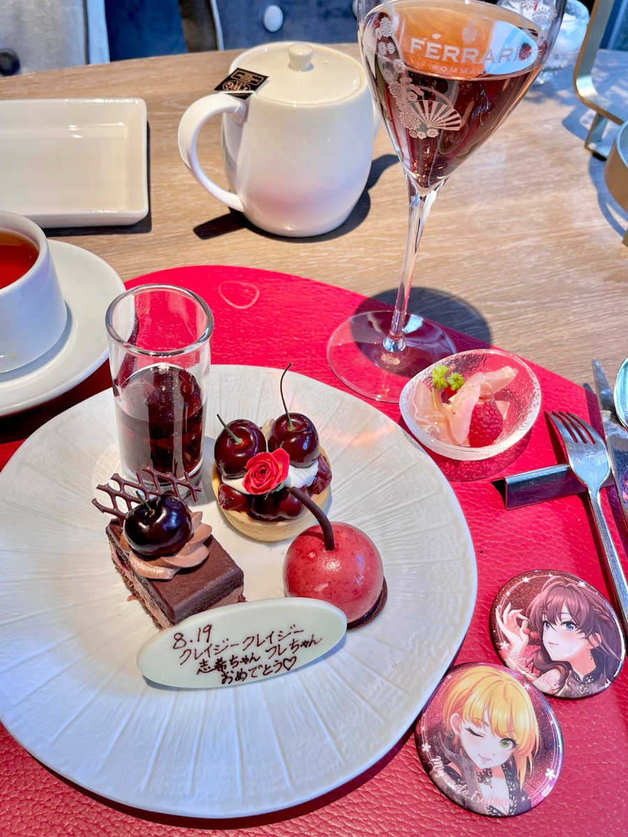 rocoka20's tweet photo. 志希ちゃん、フレちゃんのクレイジークレイジー8周年らしい🍒
めでたい😭ありがとう😭 https://t.co/PcbvllW2US