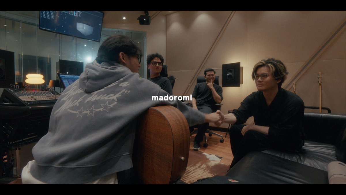 cenmilli's tweet photo. センチミリメンタル &amp; Arash Buana
『madoromi』Music Video 

公開されました。

▼こちらから
https://t.co/23V8CF2WHq

この楽曲のレコーディング風景を楽しんでもらえたら嬉しいです。

@Arash_Buana 

#madoromi
#センチミリメンタル
#centimillimental
#arashbuana https://t.co/FUFYP4VQYB