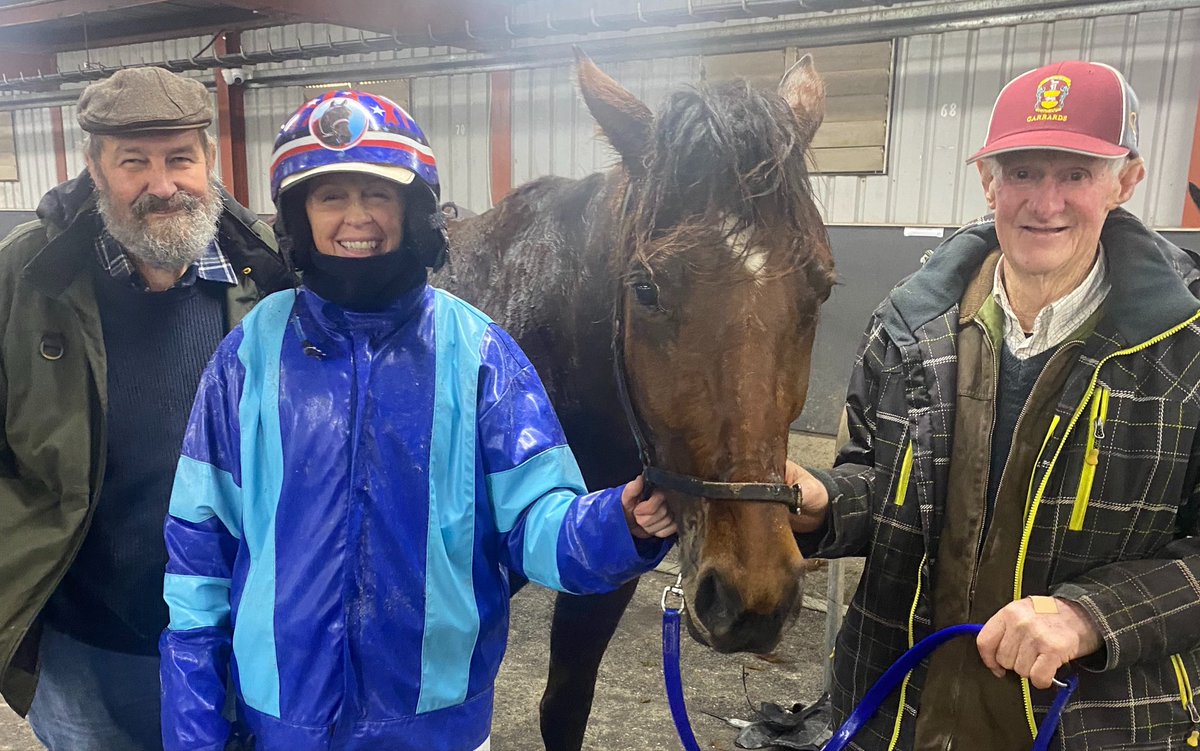 Bdtc150's tweet photo. Kerryn &amp; Peter Manning get the money with 3yo VANCE LANE in the BLACK HORSE NATURALS TROT @Bdtc150 tonight. Congratulations GJ SI FJ Searle S Marshall https://t.co/s5bPDvJraR