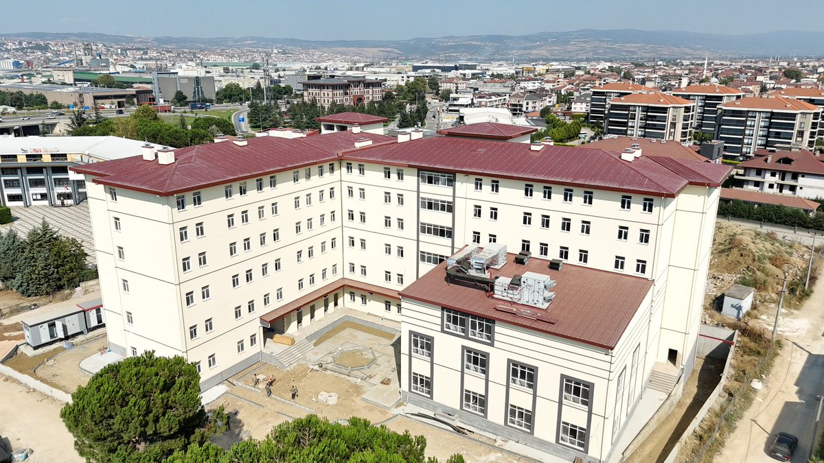 alpertaban16's tweet photo. KYK yurdumuzda son rötuşlar. 😊
🎓 İnşallah yeni öğretim yılına KYK Erkek Öğrenci Yurdumuzu hazır edeceğiz.✅
#İnegölHerŞeyeDeğer https://t.co/JA5IW3uZi1