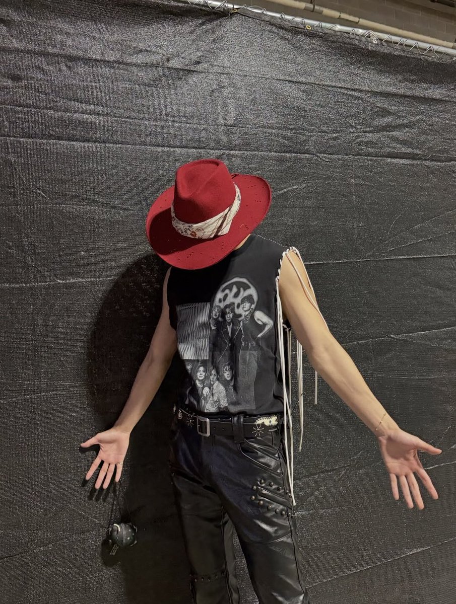 tetepout's tweet photo. Texas cowboy hallelujah https://t.co/F5E3CKe9yY