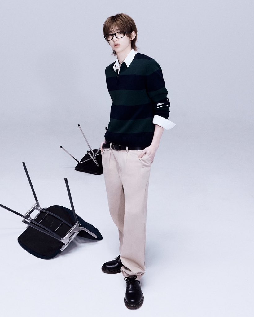 juhoontwt's tweet photo. we NEED to see more juhoon in glasses https://t.co/WWkw5DN7Uw