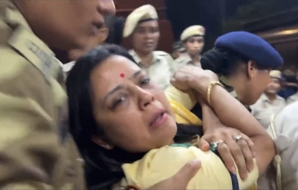 MeghUpdates's tweet photo. BIG BREAKING: Bengal court issues ARREST WARRANT against TMC MP Mahua Moitra for not honouring summons in hate speech case https://t.co/cCFQBcYnzk