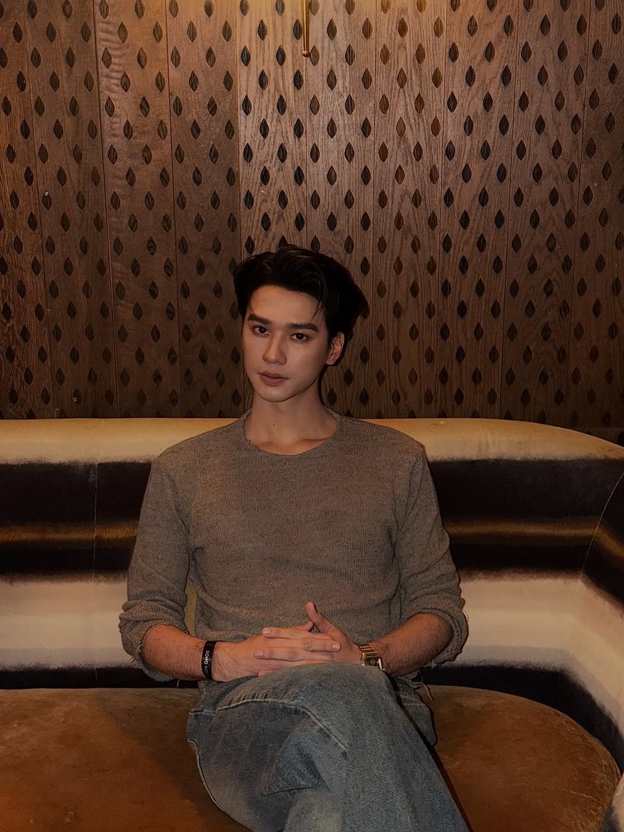 kemgharit's tweet photo. ── 𝐊𝐞𝐧𝐠`𝐬 𝐝𝐚𝐢𝐥𝐲 ──
Settled into the moment, surrounded by warm tones and quiet details. Nothing too loud, just a little time to slow down. https://t.co/RBllRLNZSo