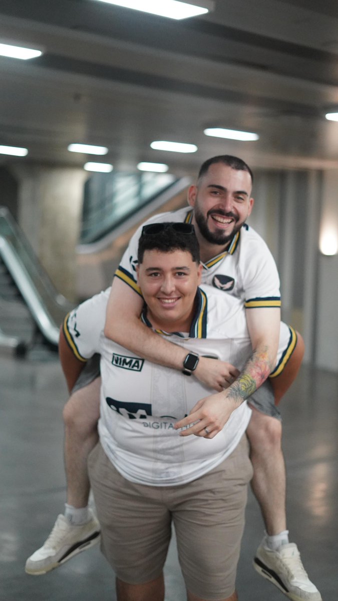 aaadbk22's tweet photo. @itshirano @gutyggs @hisoyadam Mi hermano dentro y fuera de MT https://t.co/DKlyydCAqM