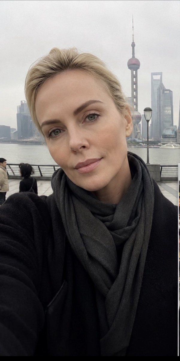 charlizethrl's tweet photo. Say hi if you want me to smile 😊 🥰❤️ https://t.co/hxP90HdMUR