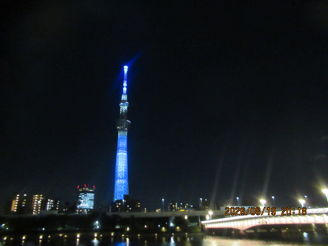 YypyY7LkmyPRaxG's tweet photo. #いまそら #イマソラ
#隅田川
#言問橋
#月 #月見
#スカイツリー
#SH620H https://t.co/jQZSX0jdOJ