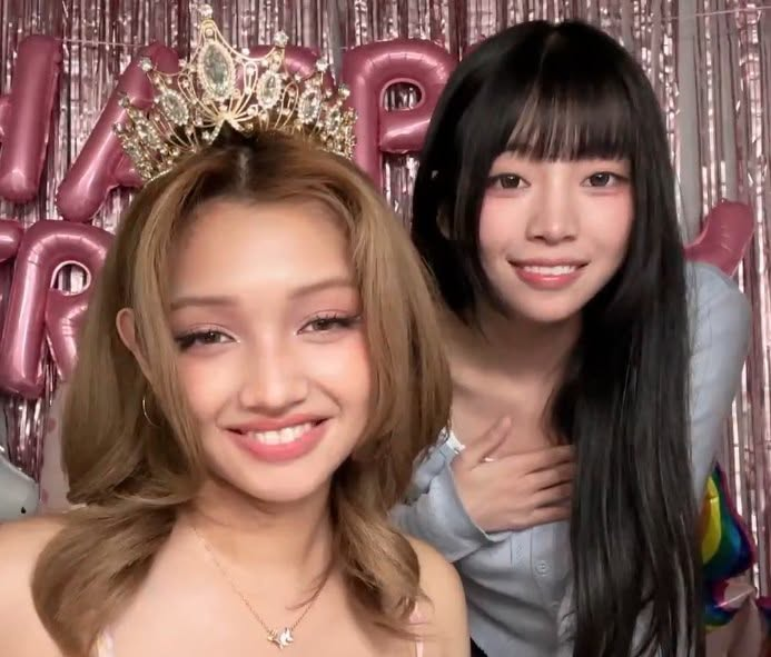 uniszone's tweet photo. GEHLEE IS LIVE NOW! 🎂

It’s Gehlee’s birthday, and she’s celebrating with us LIVE on Weverse! 🥹🎉 Come join the birthday live, show her lots of love, and make this special day even more memorable! 

🎥 WATCH GEHLEE LIVE NOW:
https://t.co/phXbjpka7o

Let’s go, EverAfters!

#UNIS #GEHLEE