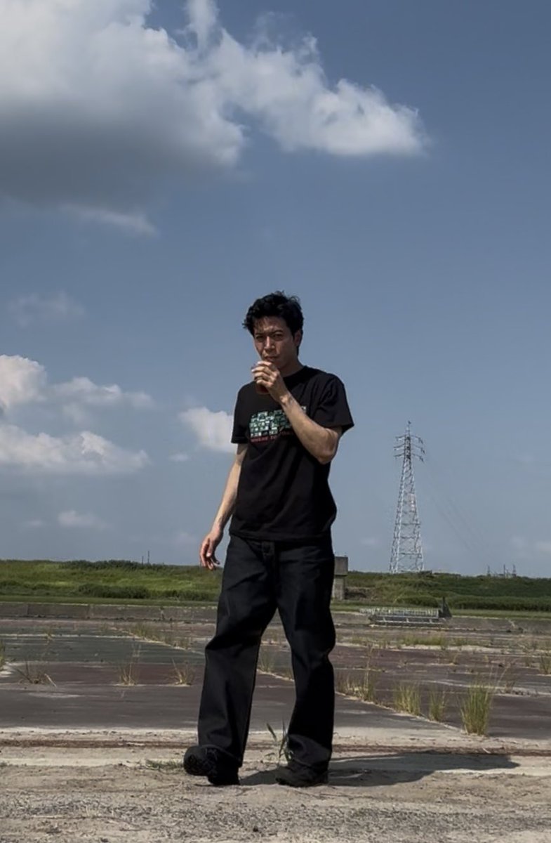 ayumutoyod's tweet photo. #GRANDEFP コラボTシャツ⚫️
ホワイトとアイボリーもあります。
171cm Mサイズ
https://t.co/73Lsq6EGdw https://t.co/yvqY0h8Jyl