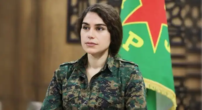 RojavaGundem5's tweet photo. 📍YPJ Sözcüsü Rûksen Mihemed:

- Suriye ordusunun yeniden inşası kadınların katılımıyla yapılmalıdır

- Kadınların devlet kurumlarındaki varlığı sadece sembolik olmamalı

- YPJ, örgütlenme, eğitim ve askeri çalışma konularında zengin bir deneyime sahiptir https://t.co/fUHo4Bgmuw