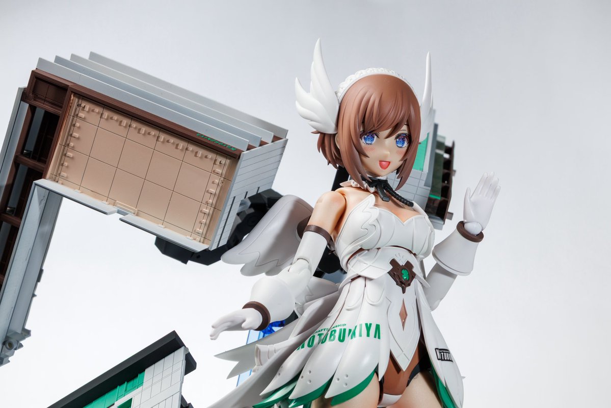 yoshi_figure's tweet photo. 「ビルミティア」
巨大化したルミティアが壽屋ビルと一体化を果たした姿(ビライズモード)
属性:（株）
種族:店族
コトブキヤとエンゲージしたルミティアの亜種。「七聖建」の一人。
 
グランデスケール ルミティアに
1/300 寿屋ビルプラモデルをミキシングしました！ https://t.co/kfrniS4bFv